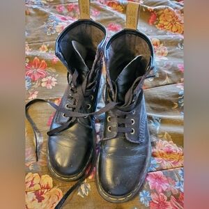 Dr. Martens 8 Eye Boots